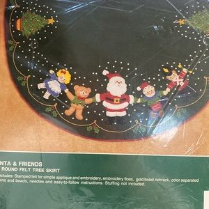 Bucilla Christmas Felt Tree Skirt Appliqué 36” Round Santa & Friends 33105 1990